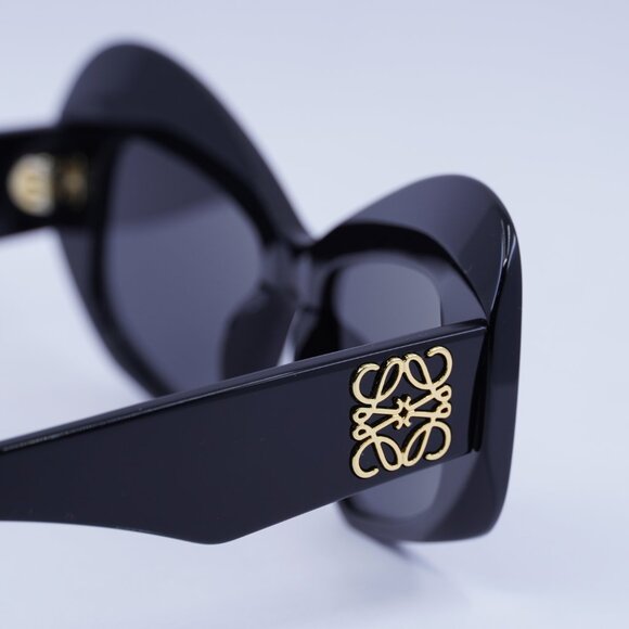 Loewe LW40128I 01A Sunglasses Black Cat Eye Frame, Smoke Lenses - Picture 6 of 9